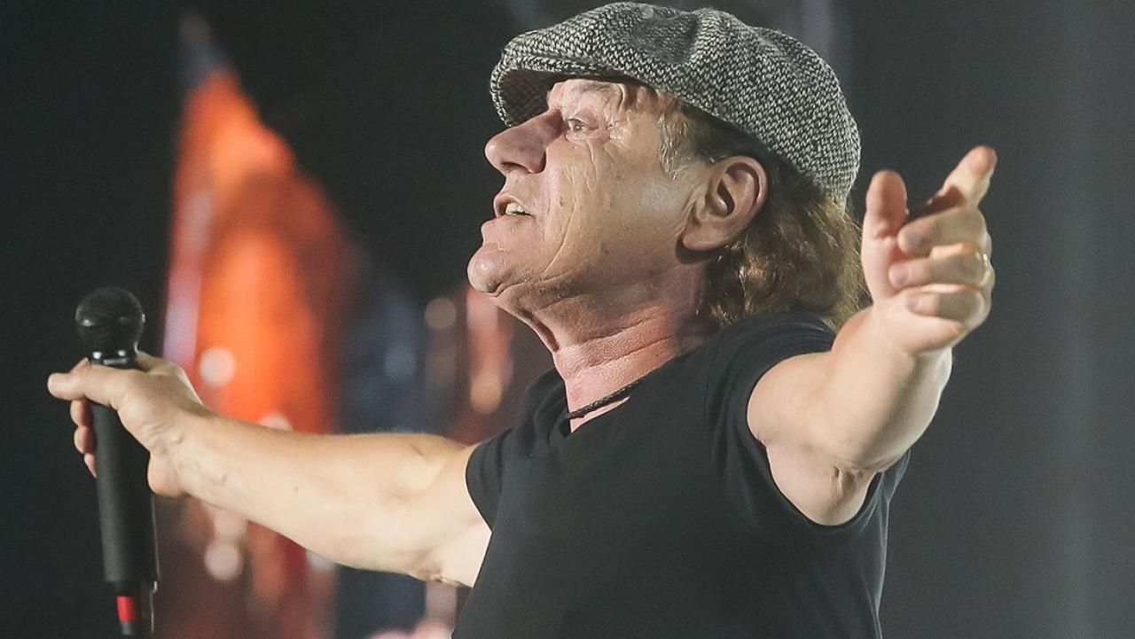 Брайан джонсон сколько лет. Брайан Джонсон AC/DC. Солист АС ДС Брайан Джонсон. Брайан Джонсон AC/DC 2021. Брайан Джонсон 1980.