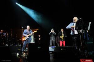 Эмир Кустурица & The No Smoking Orchestra задорно выступили в Москве