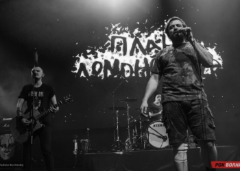 Полноценный панк концерт и презентация альбома «План Ломоносова - V» на сцене питерского «Гигант-холла»